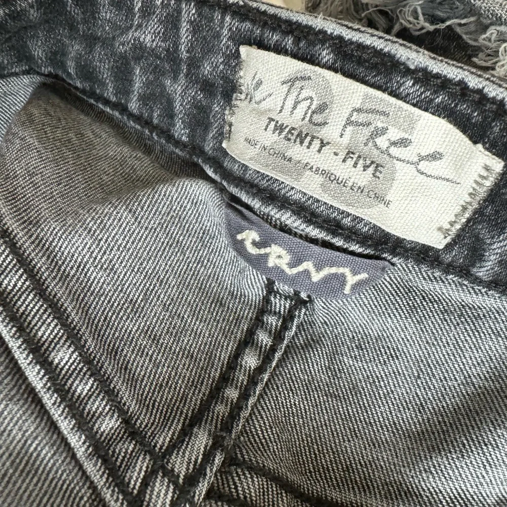 We The Free People Distressed  Denim Jeans‎ Frayed Hem Shorts Size 25